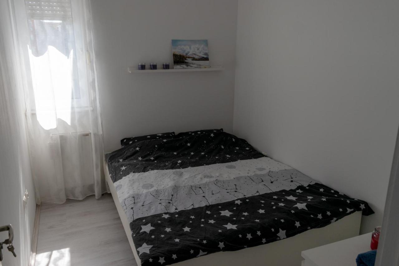 Stan Na Dan 021 Apartment Novi Sad Exterior photo