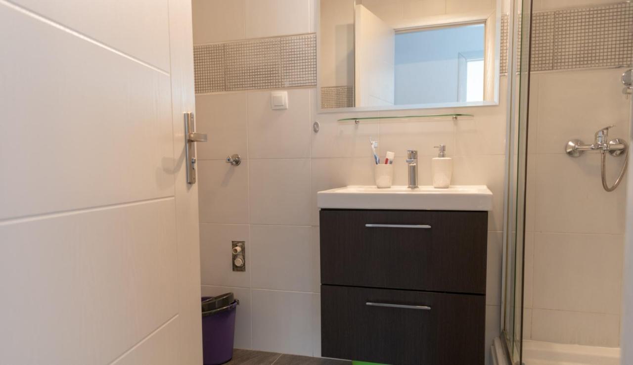 Stan Na Dan 021 Apartment Novi Sad Exterior photo