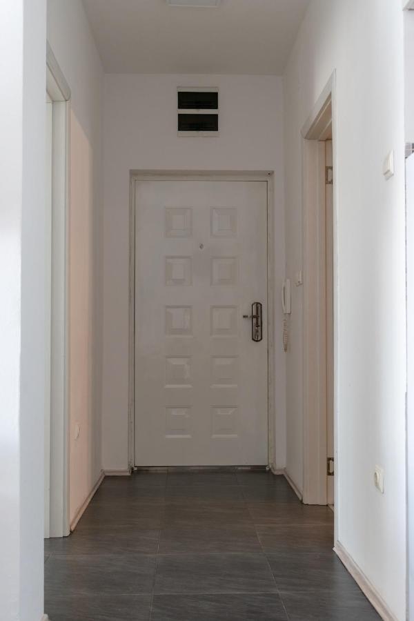 Stan Na Dan 021 Apartment Novi Sad Exterior photo