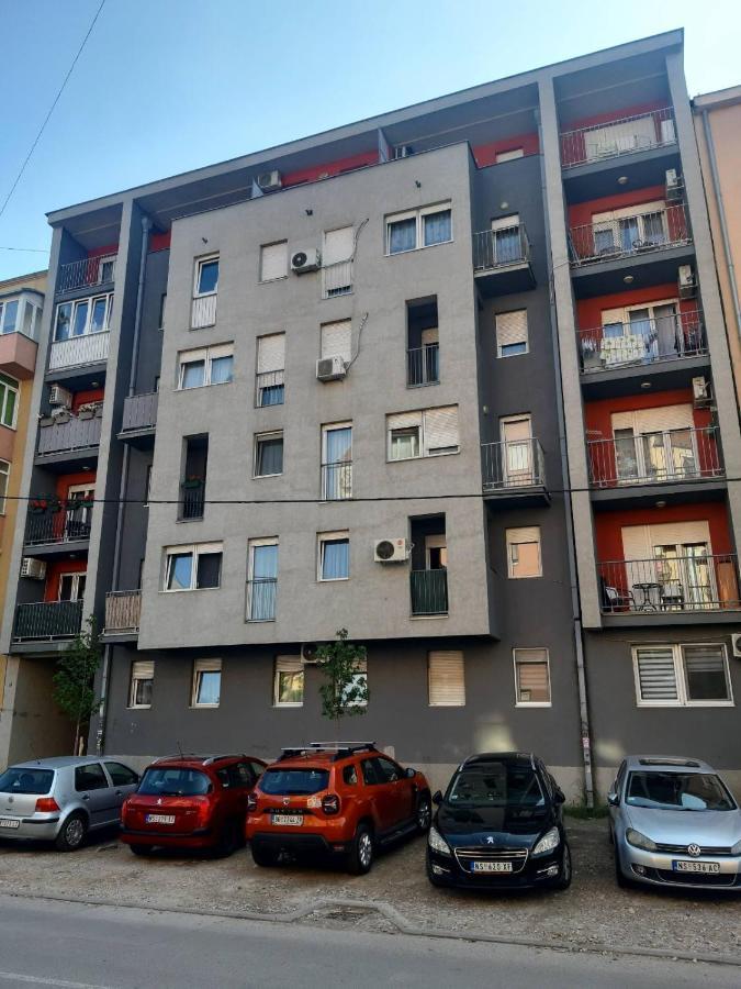 Stan Na Dan 021 Apartment Novi Sad Exterior photo